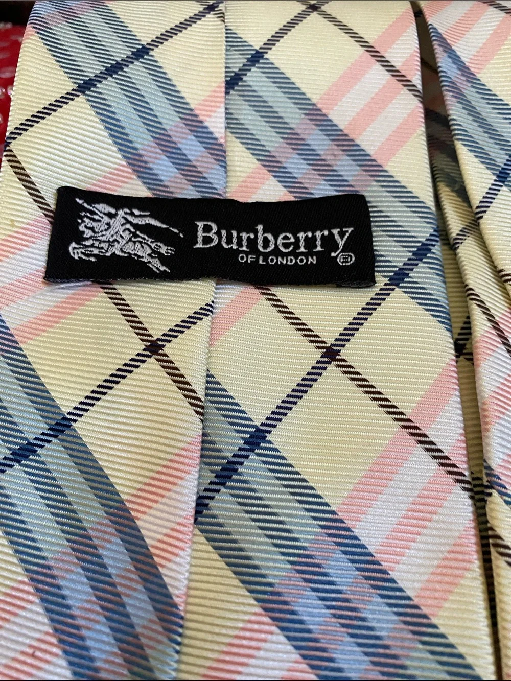 Burberry 💯 Silk Made in Italy 🇮🇹 Signature Subtle Shimmer Luxury Tie NWOT